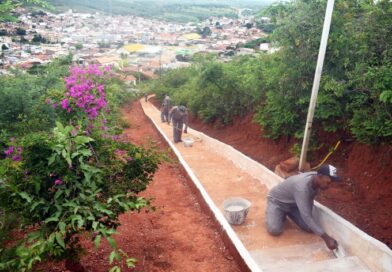 Monte do Cruzeiro passa por limpeza e pintura para a Via-Sacra da Sexta-feira da Paixão em Baixa Grande